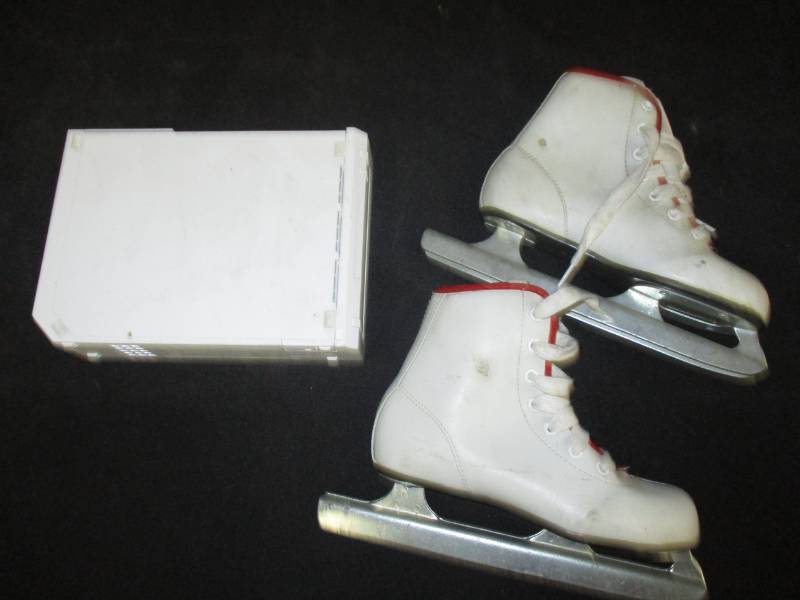 Size 12 Kids Skates cute for Decoration and WII Council but no chords