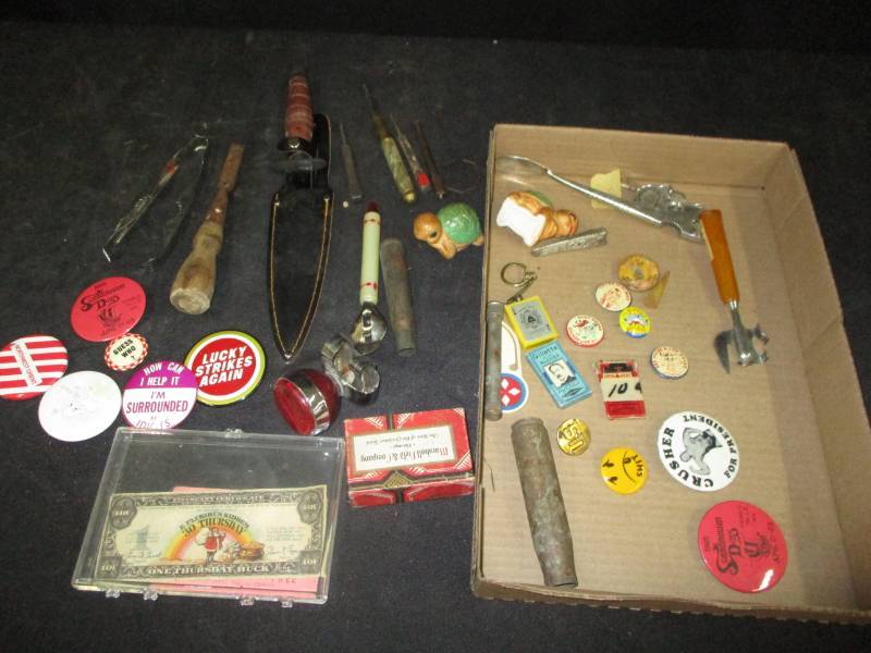 Dager, Old Buttons, Collectibles and anttiqes