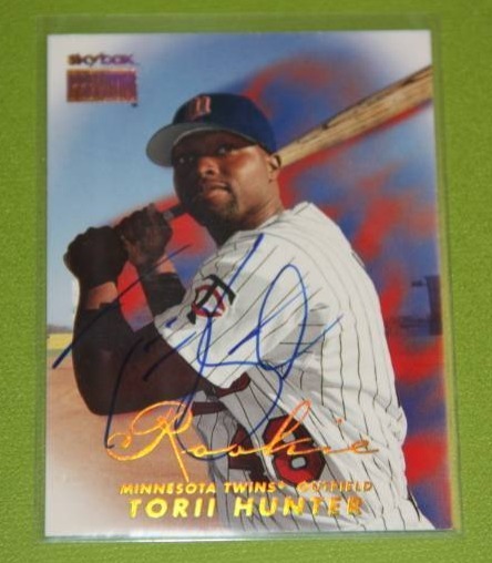lot 3 image: 1999 Skybox Torii Hunter In Person Auto