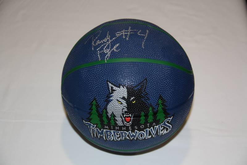 lot 31 image: Minnesota Timberwolves Randy Foye Basketball Auto