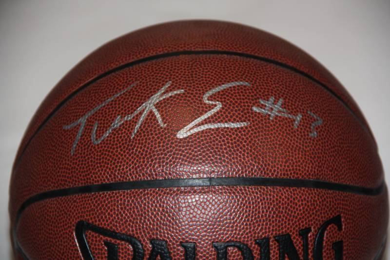 lot 35 image: Tyreke Evans Sacramento Kings Basketball Auto
