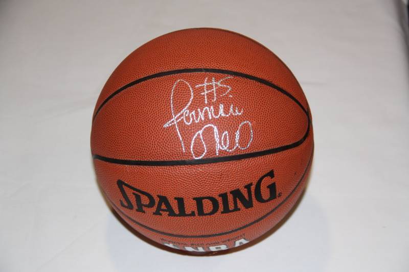lot 37 image: Jermaine ONeal Indiana Pacers Basketball Auto