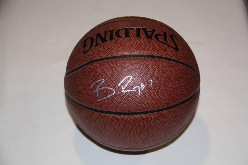 lot 38 image: Brandon Roy Portland Trailblazers Basketball Auto