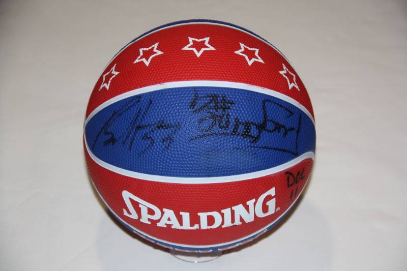 lot 42 image: Harlem Globetrotters Basketball with Multiple Auto