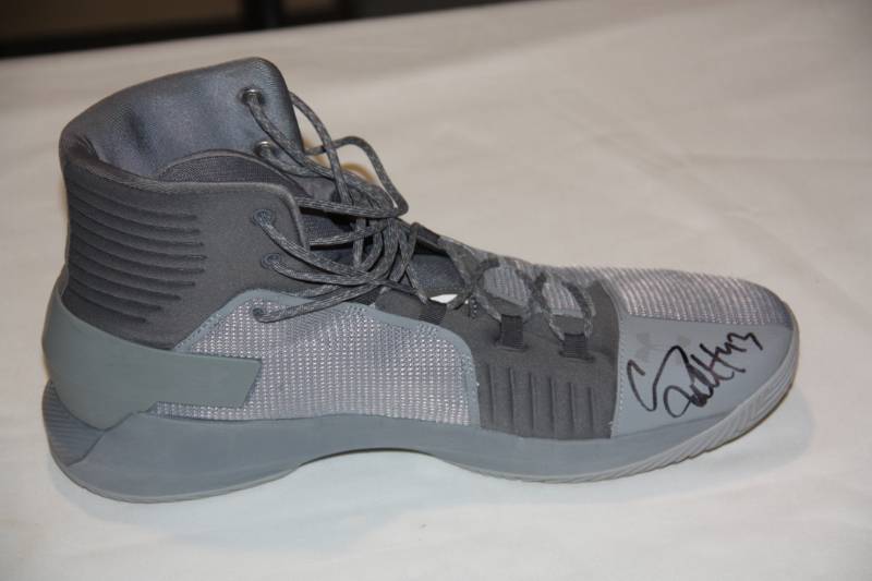lot 48 image: Anthony Tolliver Minnesota Timberwolves Shoe Auto
