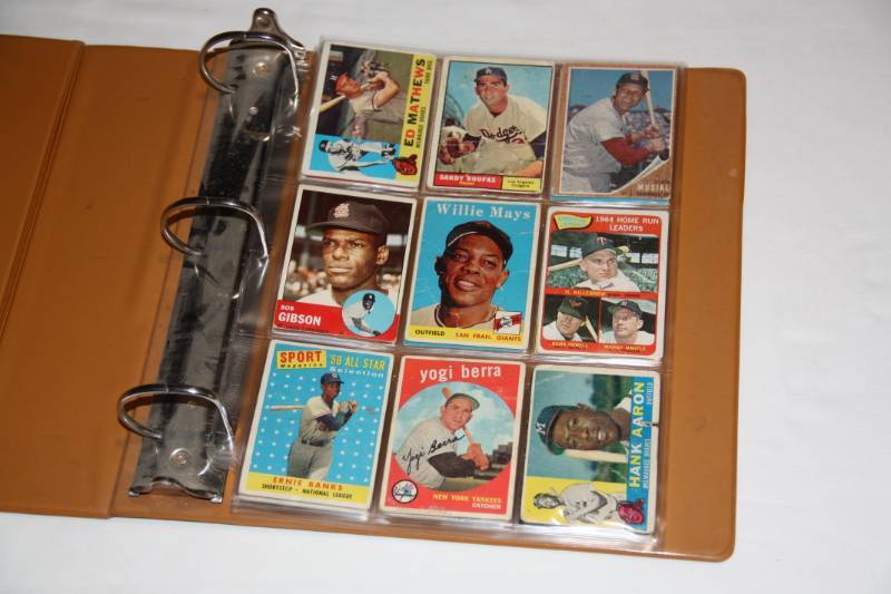 lot 86 image: 1958 to 1971 Topps Baseball Hall of Fame Lot  21 Cards
