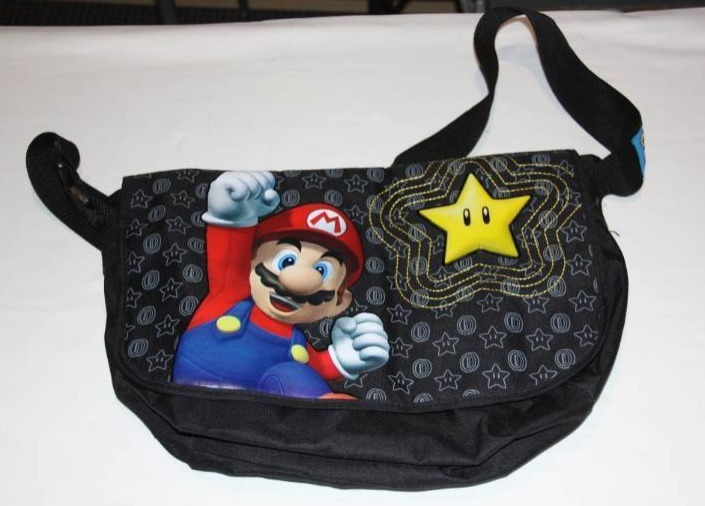 lot 142 image: 2006 Super Mario Brothers Nintendo DS Messenger Bag