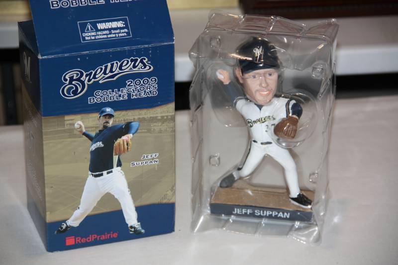 lot 148 image: Jeff Suppan Milwaukee Brewers Bobblehead SGA