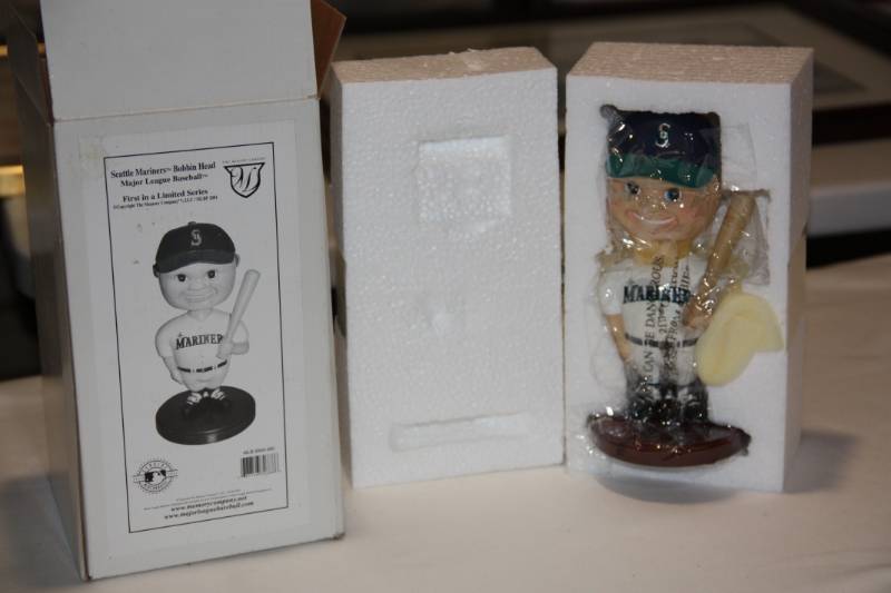lot 149 image: 2001 Memory Company Seattle Mariners Bobbin Bobblehead