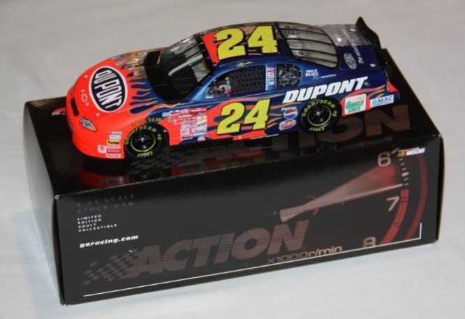 lot 159 image: Jeff Gordon Action Racing 124 Car 5004 2001 Monte Carlo
