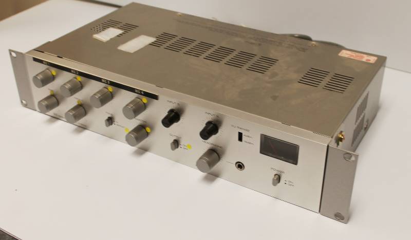 lot 18 image: TOA Amplifier 900 A