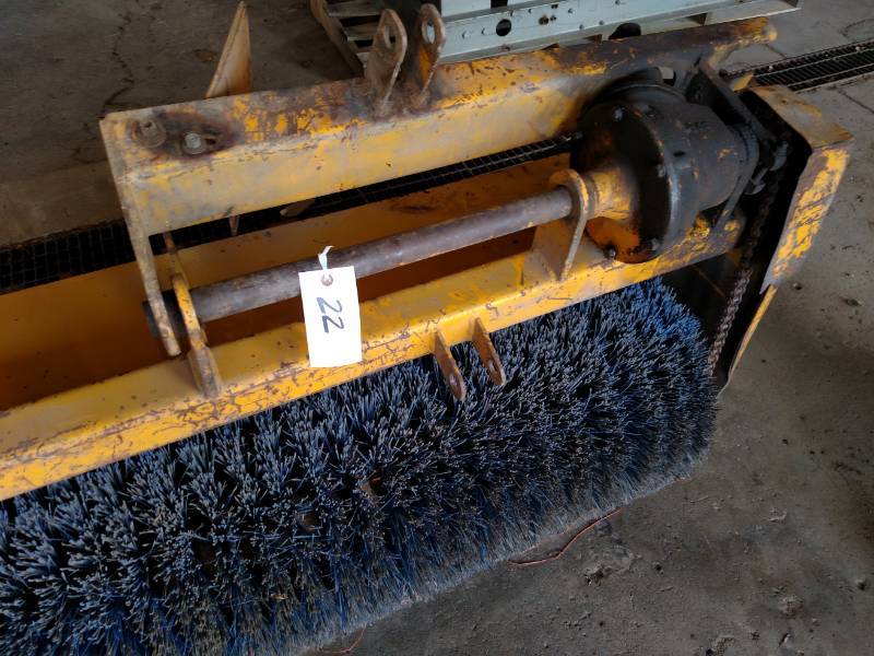 lot 22 image: MT Model SMT 60 Power Brush, Works...