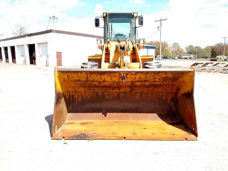 lot 1 image: 1990 John Deere 544E Loader, 6 Cyli...