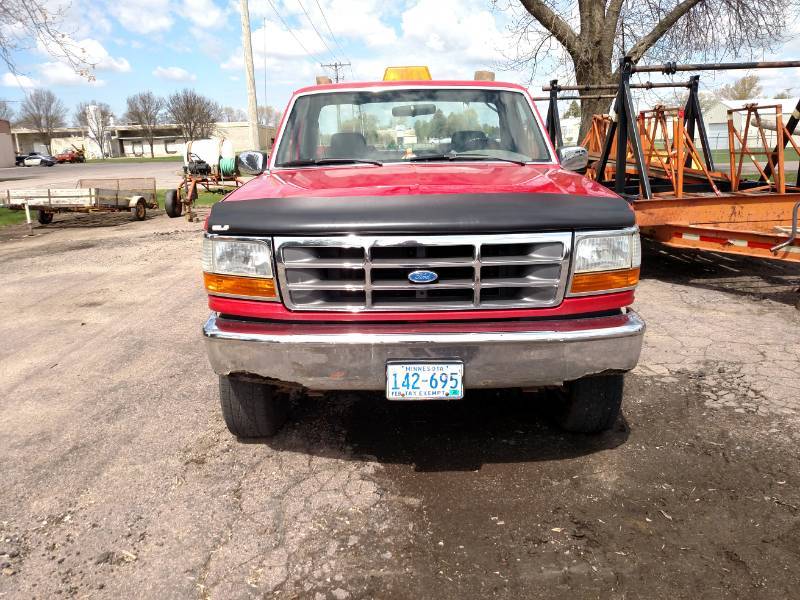 lot 5 image: 1992 Ford F250 Custom, 4X4, 8 Box,...