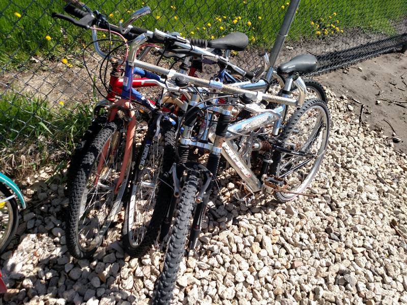 lot 31 image: (16) Bicycles
