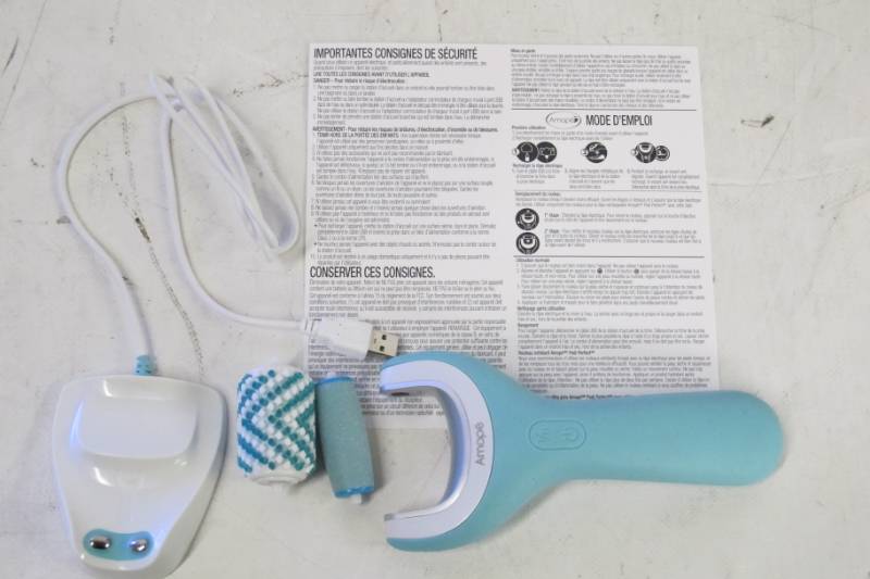 lot 52 image: Amope Pedi Perfect Wet & Dry Rechargeable Foot File, Regular Coarse 1 ea