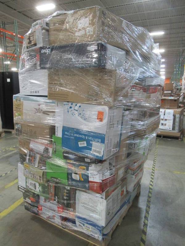 lot 24 image: WHOLESALE MIXED PALLET OF RETURNS - SMALL HOUSEWARES, LIGHTING AND MORE