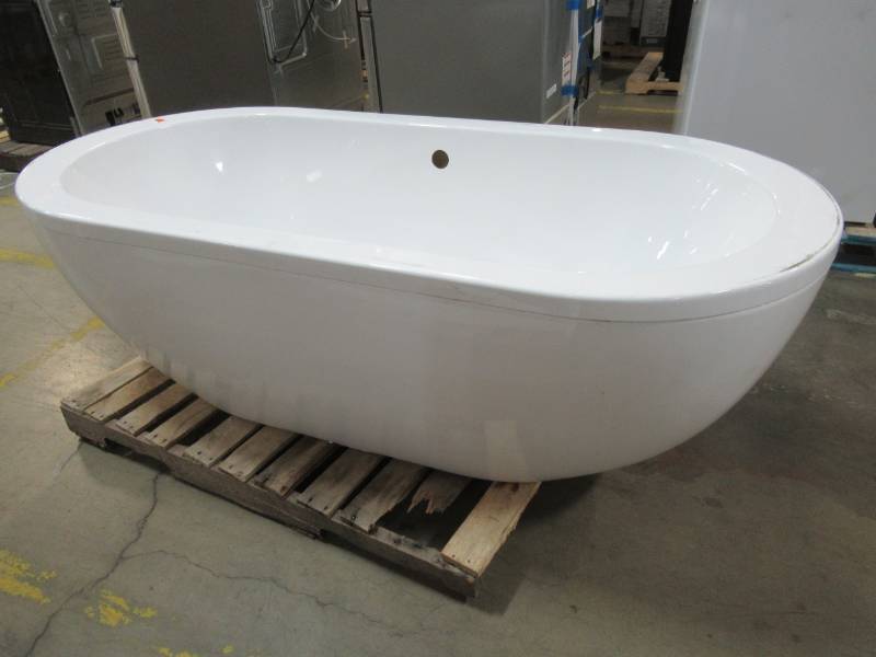 lot 157 image: Sunstruck 5.5 ft. Acrylic Flat Bottom Center Drain Bathtub with Fluted Shroud in White, K-6369-0 - Scratches