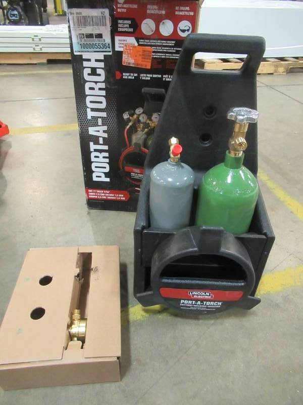 lot 71 image: Lincoln Electric Port-A-Torch Kit, KH990 - Only Carrying Case, Tanks, Hose and 1 Gauge (Missing one Crystal).
