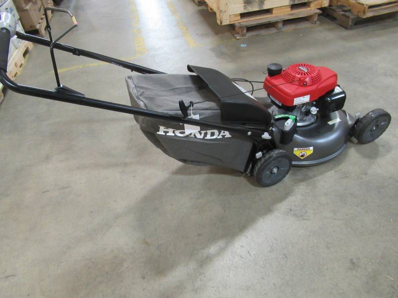 lot 139 image: Honda 21 in. 3-in-1 Variable Speed Gas Walk Behind Self Propelled Lawn Mower with Auto Choke, New, HRR216VKA.