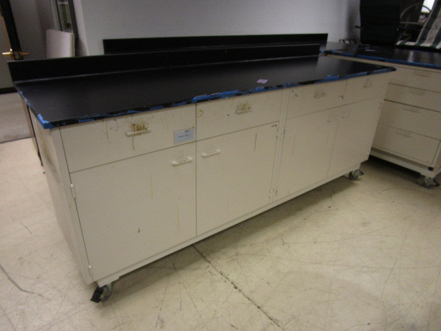 lot 903 image: MOBILE WORK COUNTER WITH DRAWERS AND CABINETS