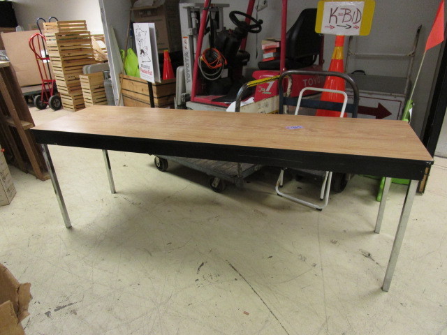 lot 905 image: FOLDING TABLES