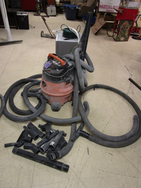 lot 909 image: RIDGID 14 GALLONS SHOP VACUUM