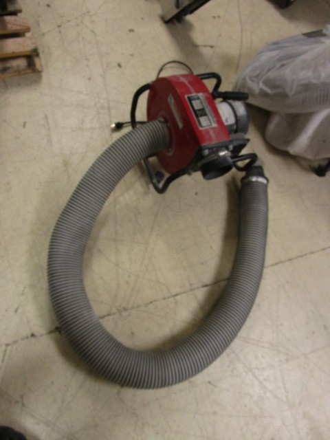 lot 911 image: DUST COLLECTION SYSTEM