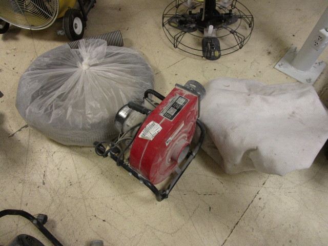 lot 912 image: DUST COLLECTION SYSTEM