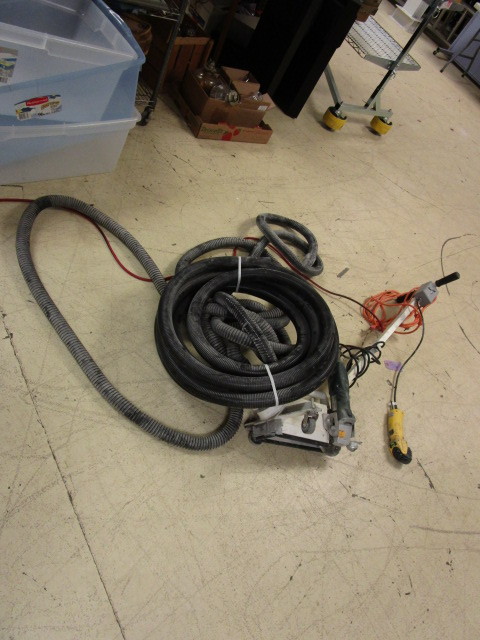 lot 916 image: METABO GRINDER ON A FLOOR FRAME