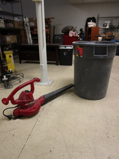 lot 919 image: TORO ULTRA BLOWER VAC AND RUBBERMAID TRASHCAN