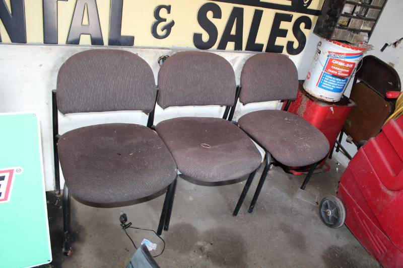 lot 185 image: Lot of (3) Padded Office Chairs