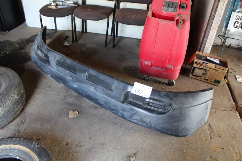lot 182 image: 2016 Truck Front Bumper Cover