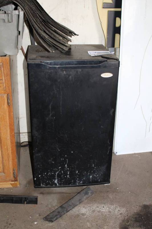 lot 187 image: Haier Mini Refrigerator