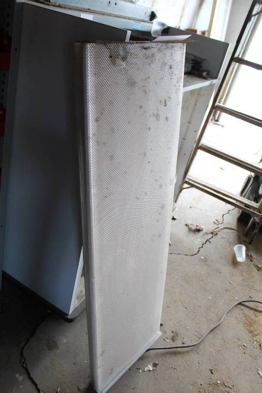lot 172 image: Overhead Fluorescent Light Fixture