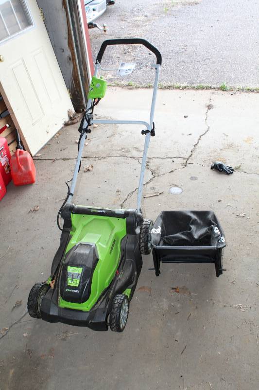 lot 161 image: Green Works Electric 17-inch Rear Bagger Push Lawn Mower