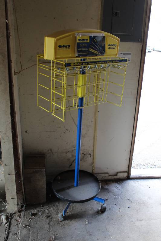 lot 183 image: Anco Rolling Wiper Blade Holder