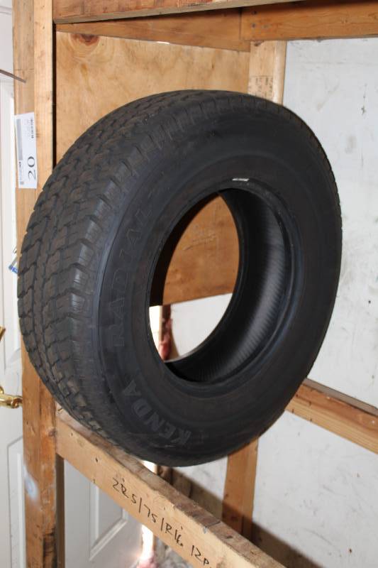 lot 20 image: Lot of (1)KendaKlever LT24575R16 Light Truck Tires