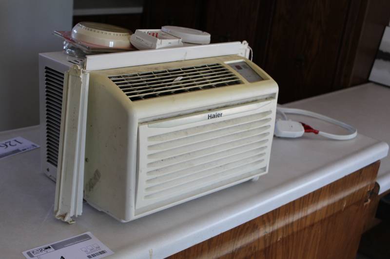 lot 34 image: Haler Window Room Air Conditioner Unit