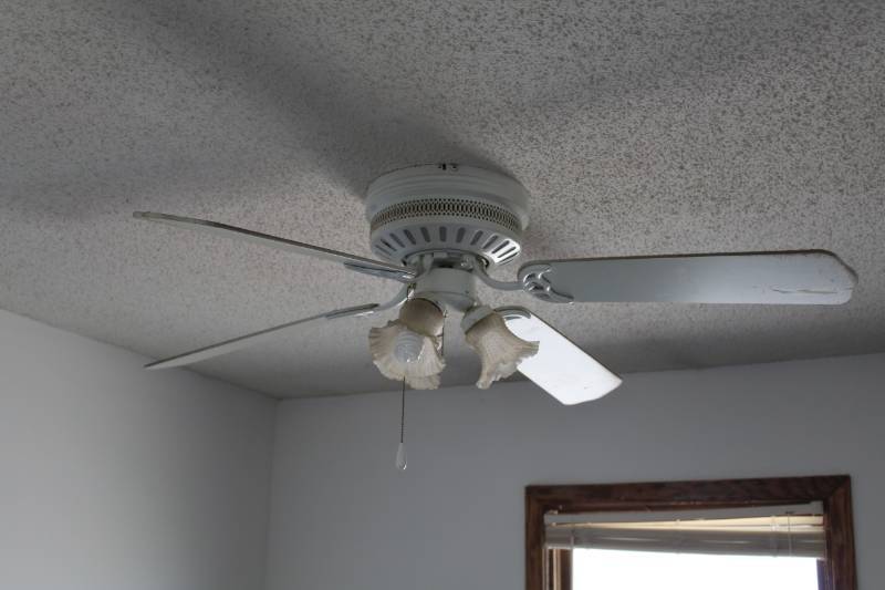 lot 128 image: Lighted Ceiling Fan