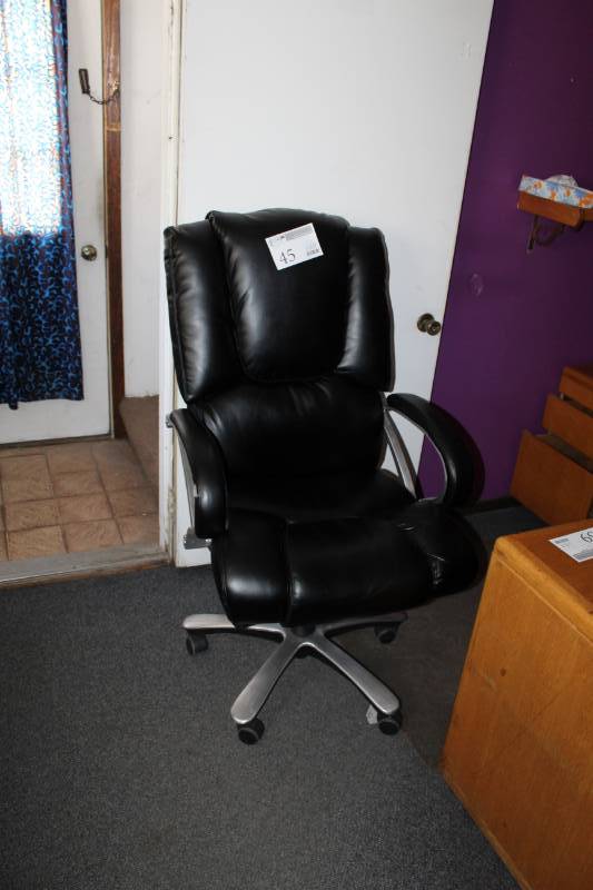 lot 45 image: Leather Padded Rolling Office Arm Chair