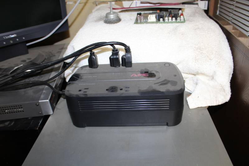 lot 44 image: APC Back-UPS 350