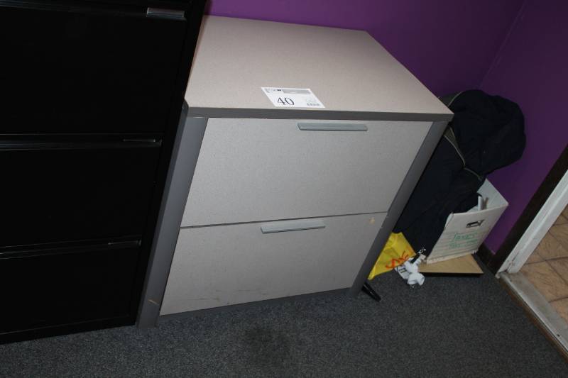 lot 40 image: Metal Lateral File Cabinet with 2-Drawers