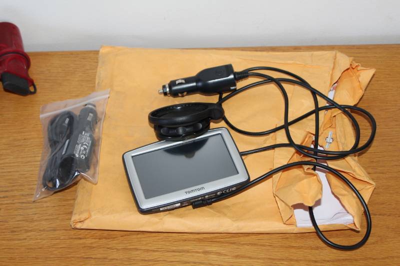 lot 214 image: TomTom XL GPS