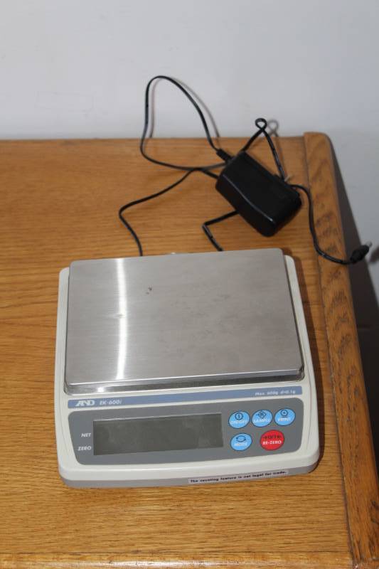 lot 217 image: AND Scale EK-600i