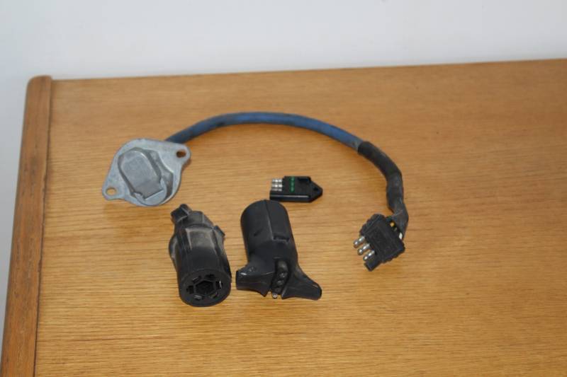 lot 219 image: Lot of (4) Trailer Hook-ups