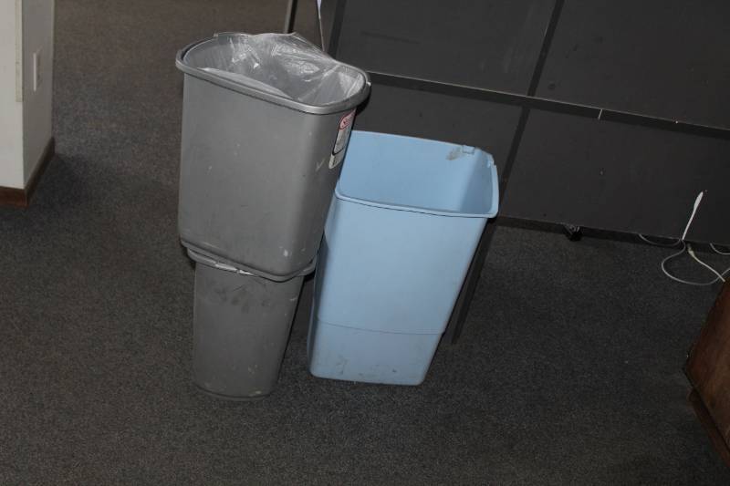 lot 87 image: Lot of (2) Plastic Office Garbage Cans
