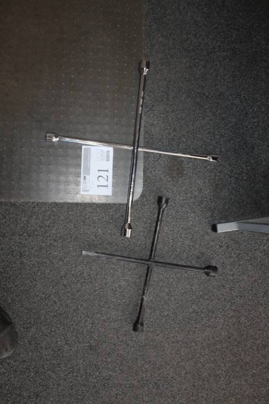 lot 121 image: 4-Way Tire Irons