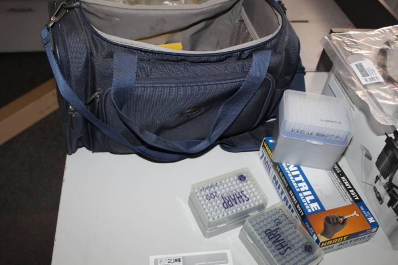 lot 96 image: Nitril Examination Gloves, Pipette Tips