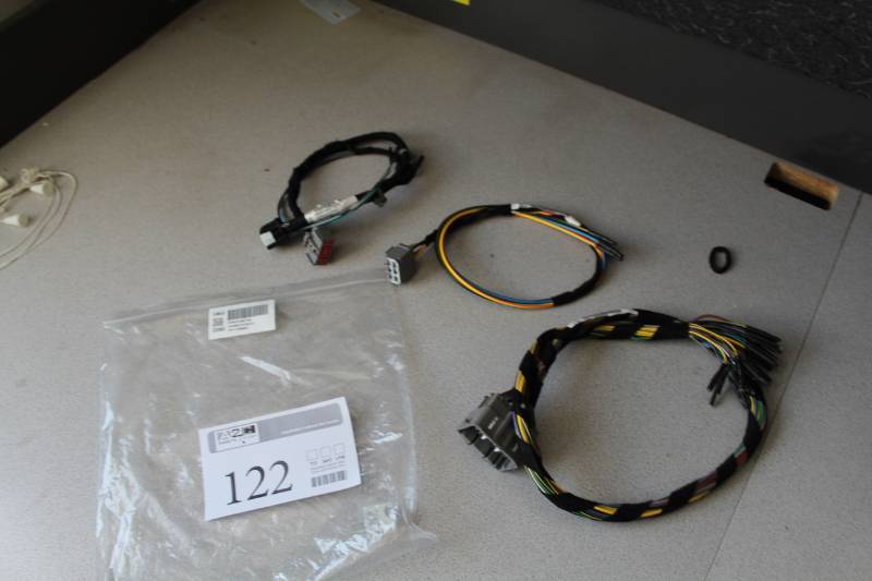 lot 122 image: Ford Wiring Harnesses